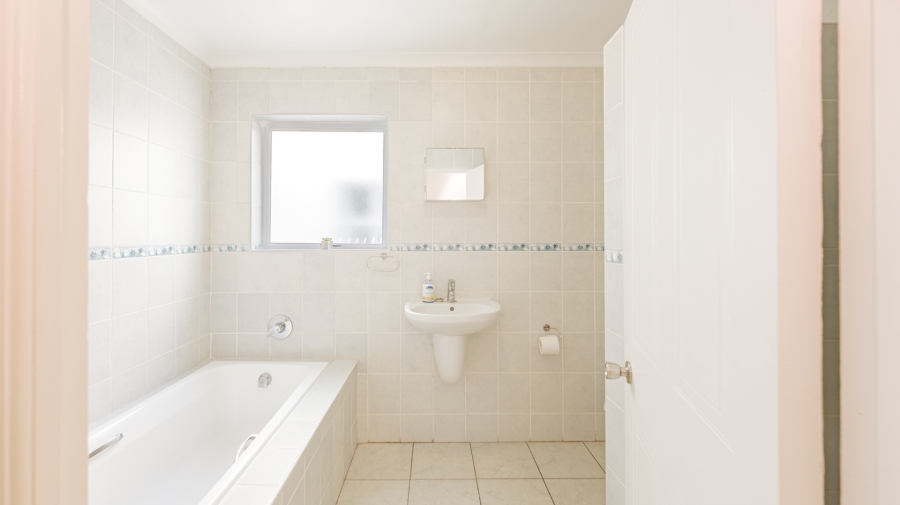 3 Bedroom Property for Sale in Struisbaai Western Cape